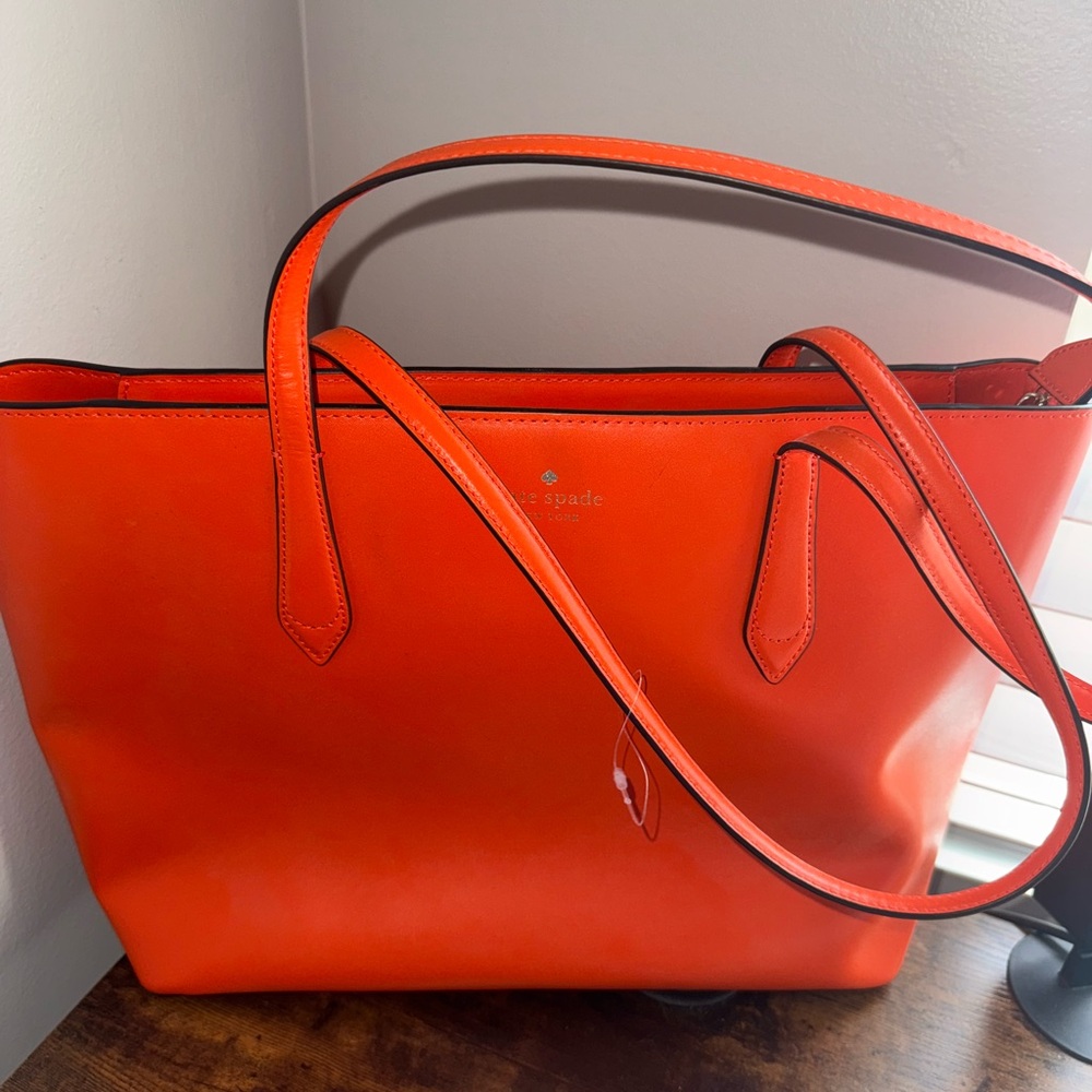 Kate Spade Breanna Tote Sleek in Coral Buds